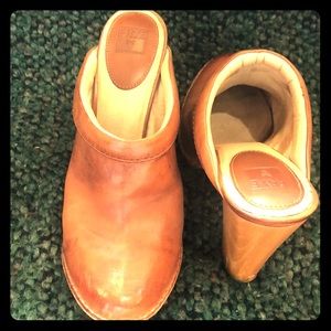 Like new condition Frye Mules